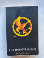 SUZANNE
COLLINS
THE HUNGER GAMES
Books 1 to 3